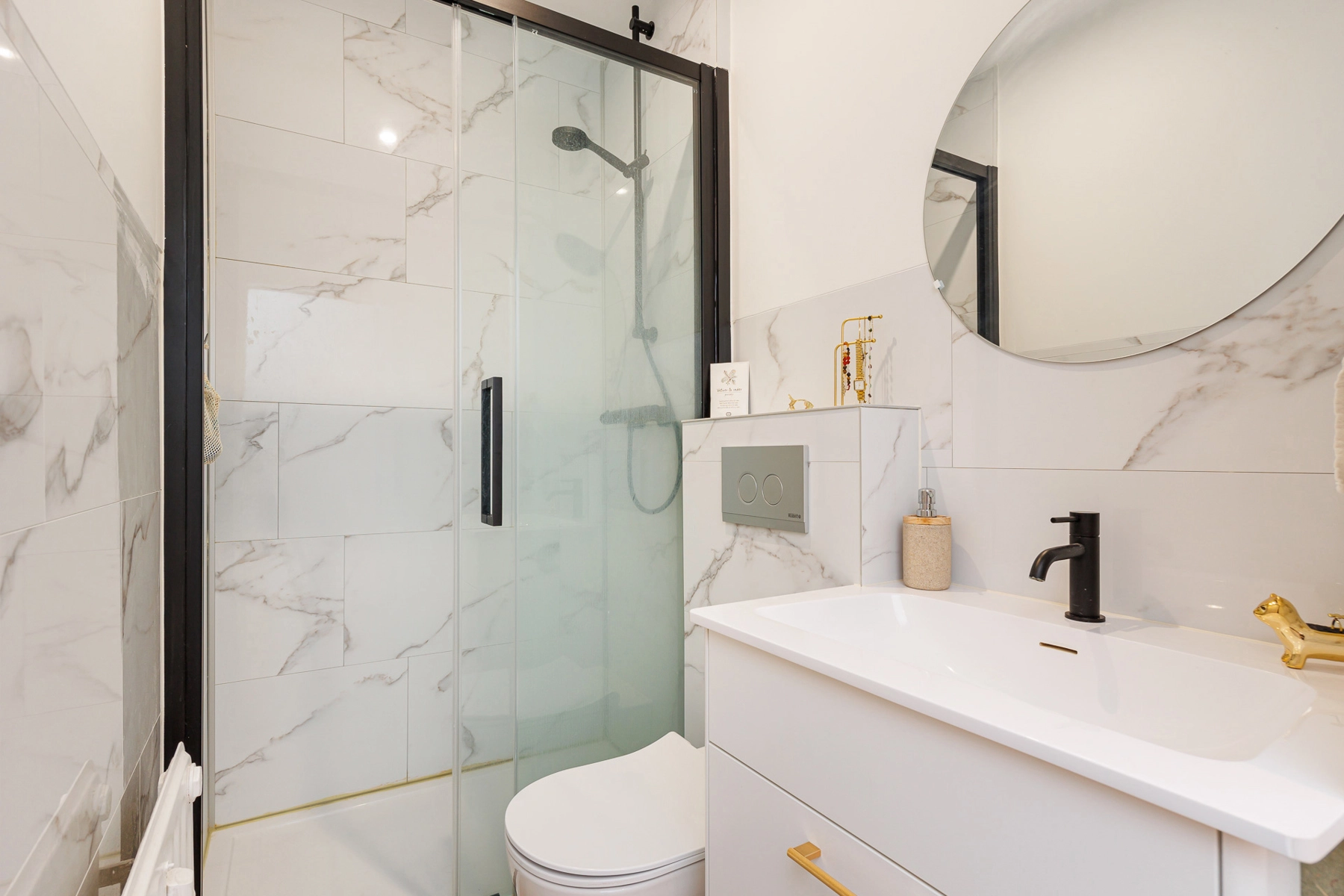 dfdb4053d5e64d93940918a526c85343 photo