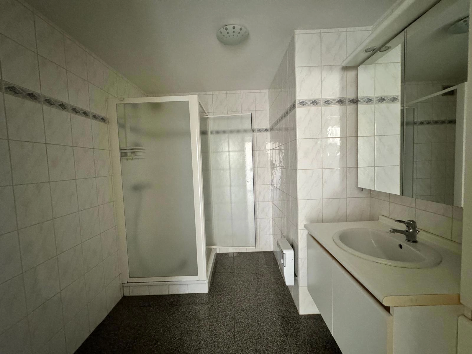 064b6ab33e0e4e63998bfdb966901530 photo