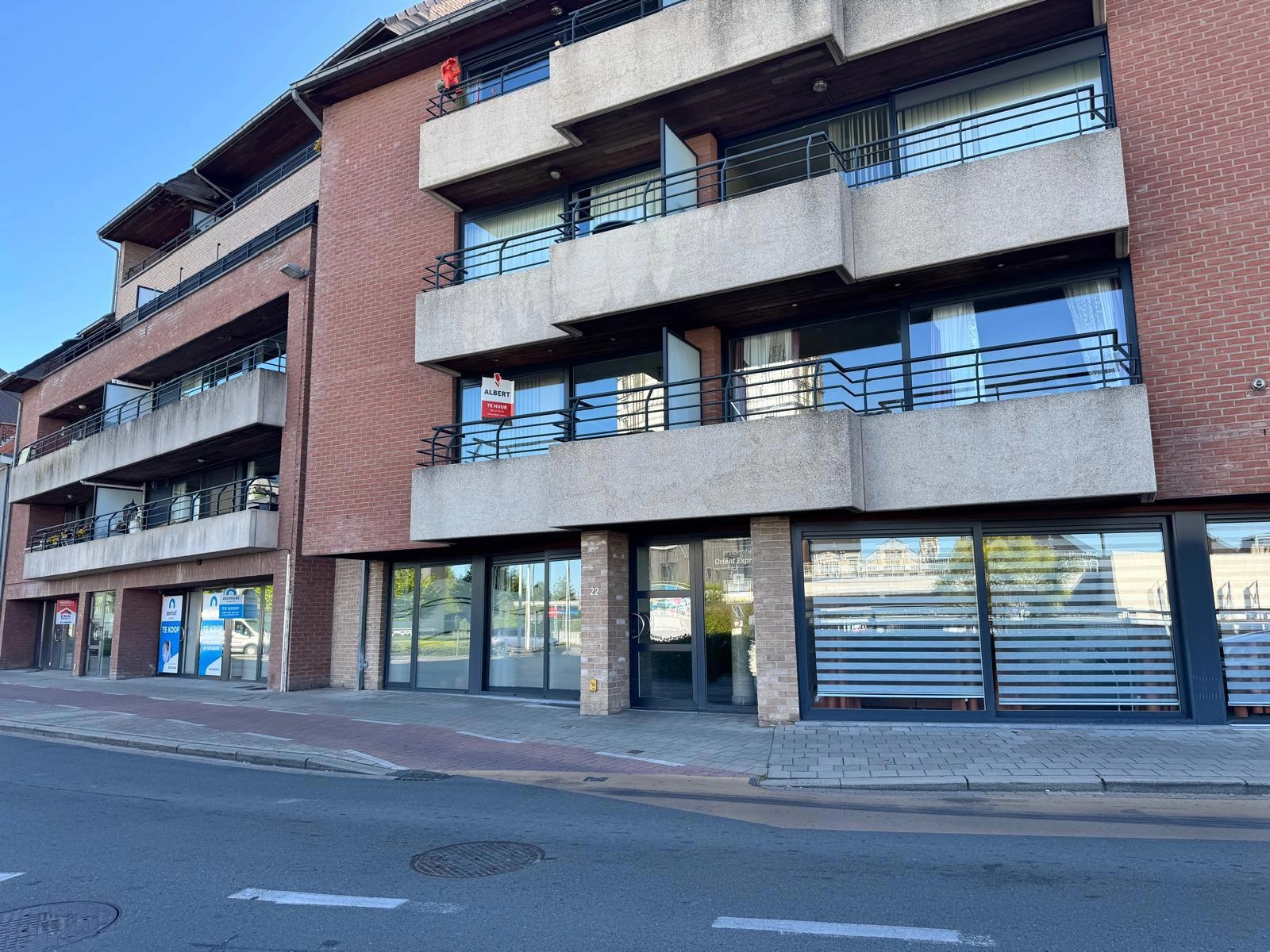 f9e53a27cacd4a3ca56c2c0b0300c37d photo