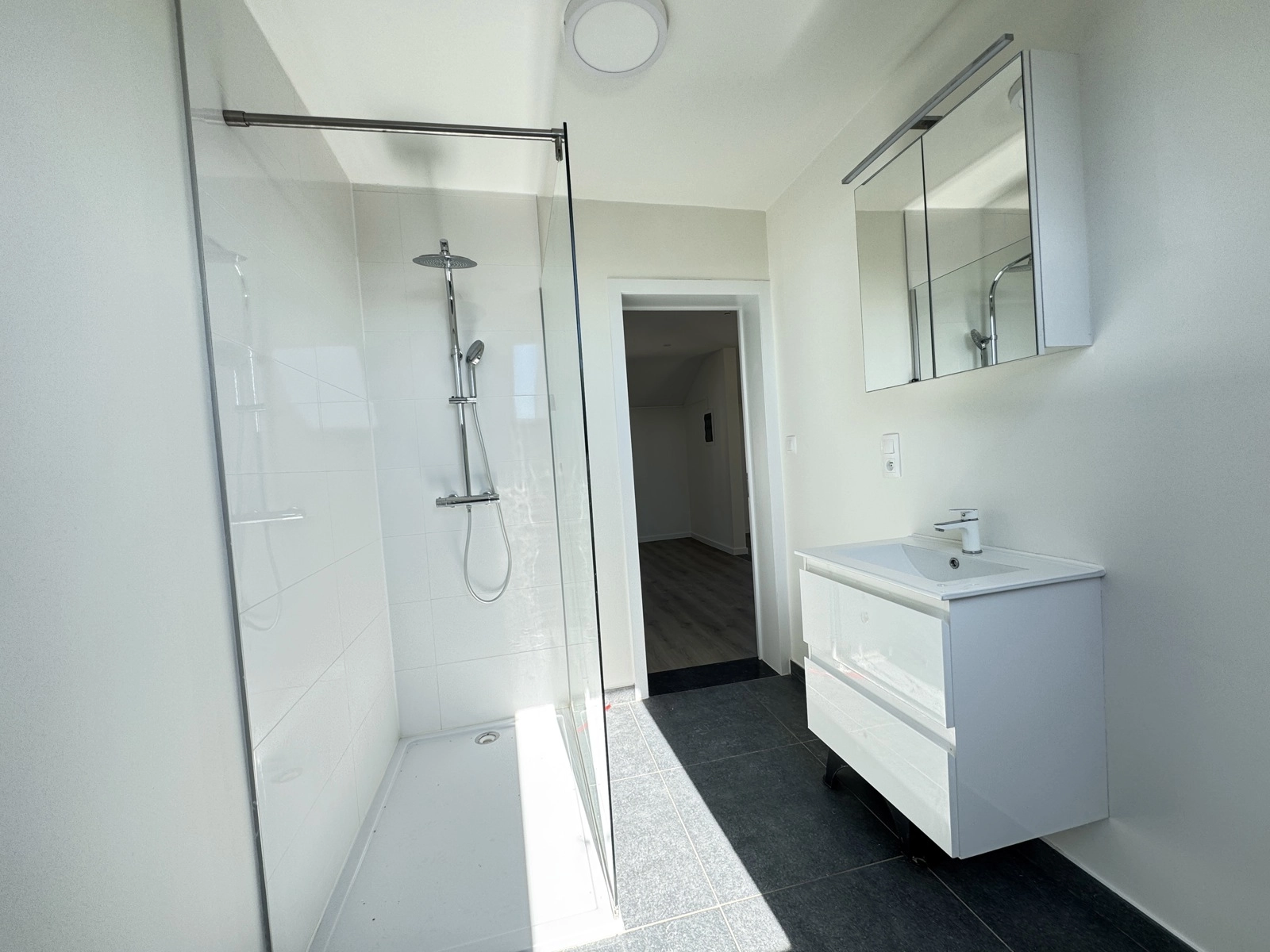 70c5221f82cd4a62909291b786b6484a photo