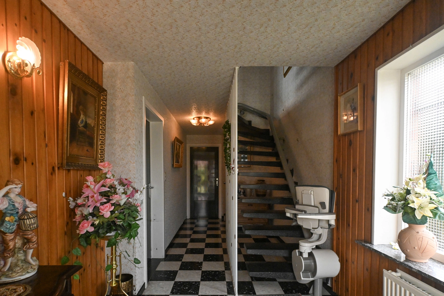 d92ba2dcfbb54eb082bc1bdf012aee44 photo