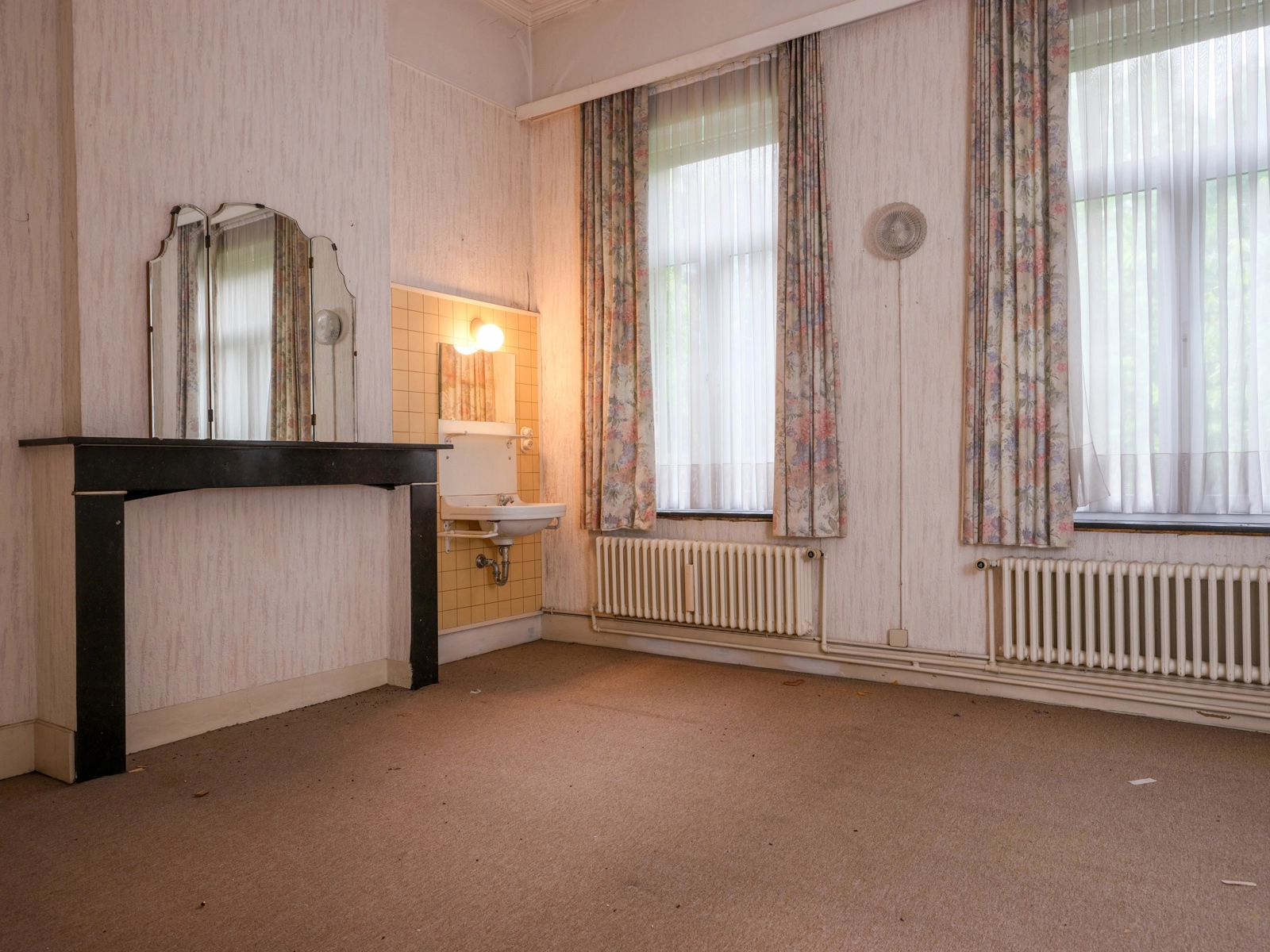 d67c6b2724dd4bdbbb5b980ed20635e0 photo