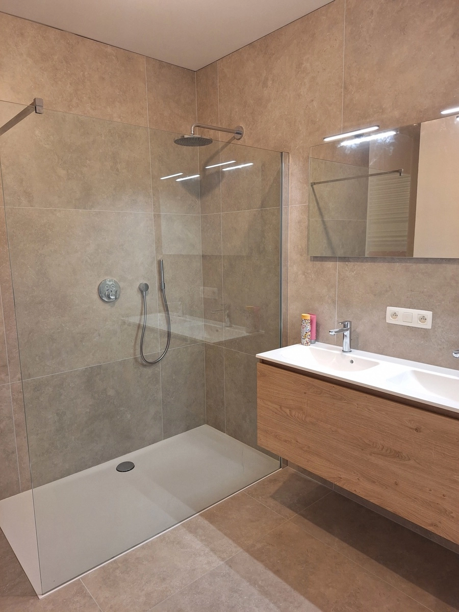 08cb83cb75a049c8a9b4775fcb63d700 photo