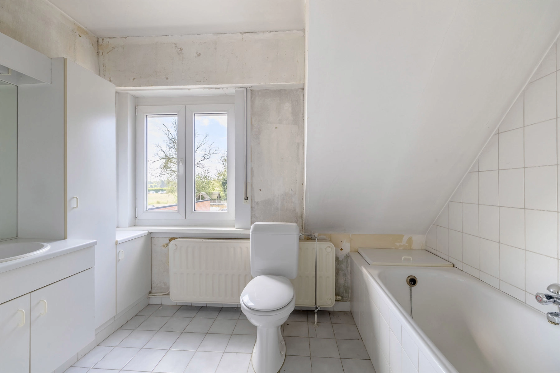 01ac5c63e1d54cd9a375656b9798cdba photo
