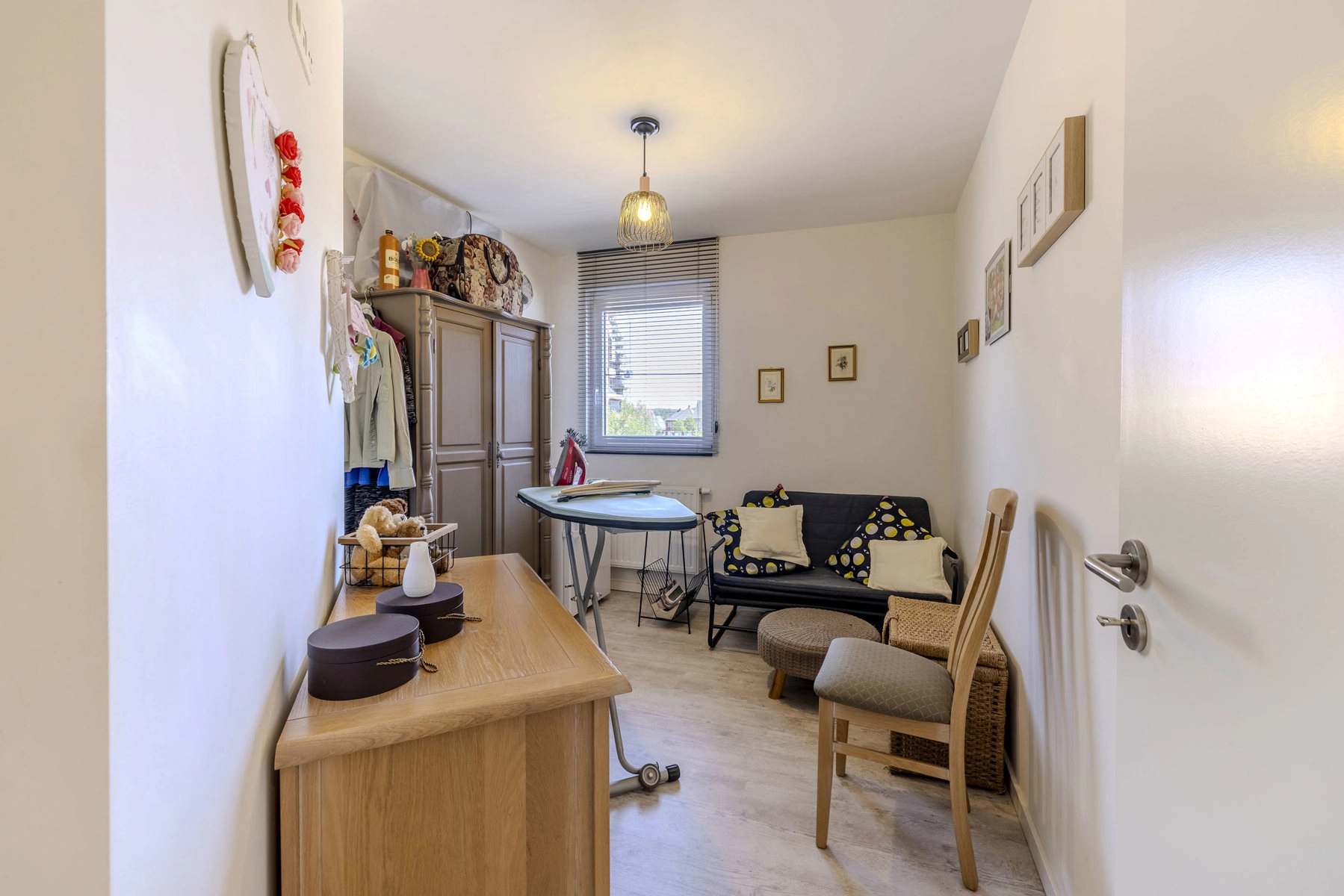 b979d5ca52374a17923a1562042cae7c photo