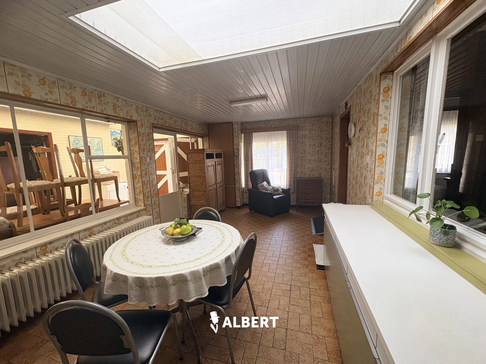 edd0aa75fa994aaeb2a1129b6709b552 photo